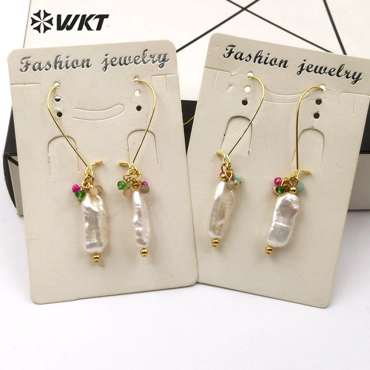 WT-E577 Hot-selling Natural Pearl Earring With Crystal Beads and Golden Bead Earrings Women Stylish Jewelry Earring
