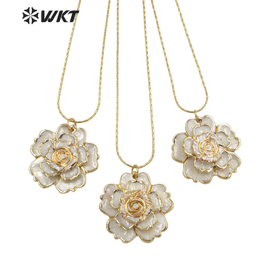WT-JN143 Wholesale Gold Plated Women Handmade Carved Rose Flower Pendant Necklace Multi Layer White Shell Flower Necklace
