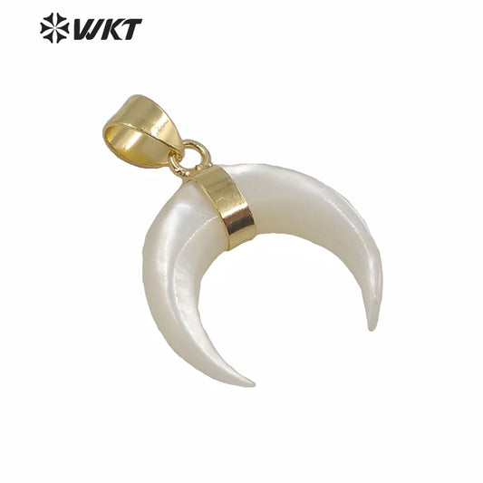 WT-JP214 Hot Sales Tiny Crescent Horn Pearl Pendant Women Fashion Small Size White Shell Crescent Horn Charms Pendant