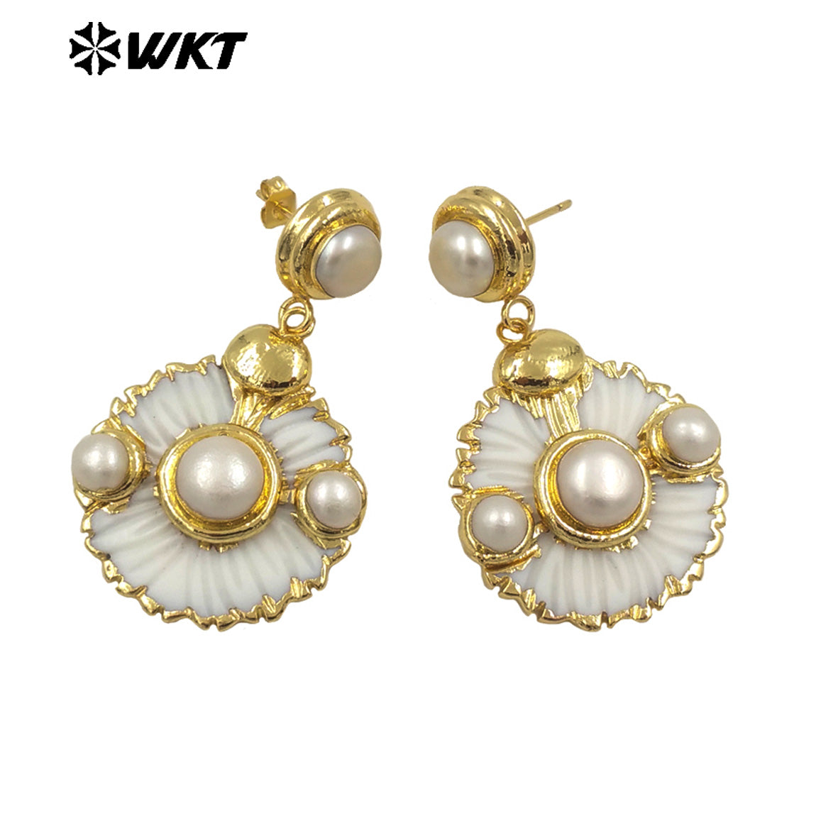 WT-MPE147 Wholesale Gold Plated Women Earrings With Round Shell Handmade Carved and Pearl Beautiful Fashion Style Jewelry