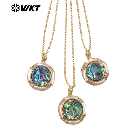 WT-JN358 Good Qualify 18K Gold Electroplated Natural Abalone Shell Round Pendant Necklace As Women Vintage Jewelry Gift