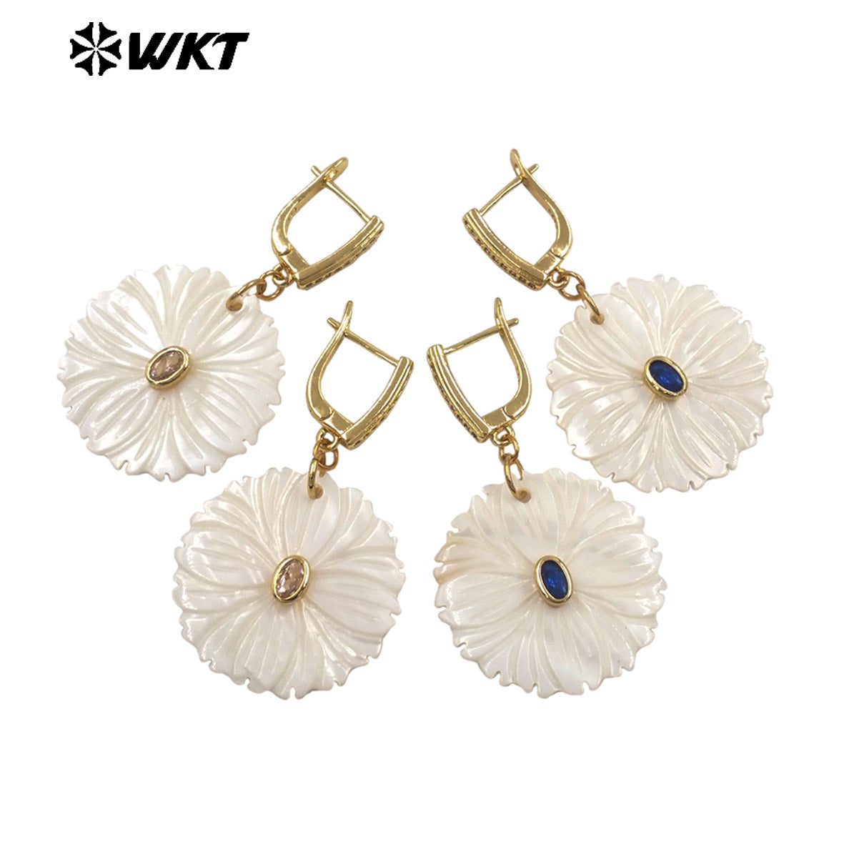 WT-MPE182 Minimalism Style Zircon Setting In Natural Shell Hand Carved Round Pendant Gold Earrings For Friends Jewelry