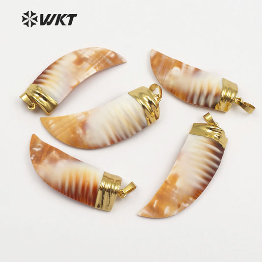 WT-JP065 Random Size Fat Horn Gold Capped Beautiful Lines Bohemia Style Jewelry in Knife Shape Natural Sea Shell Horn Pendant