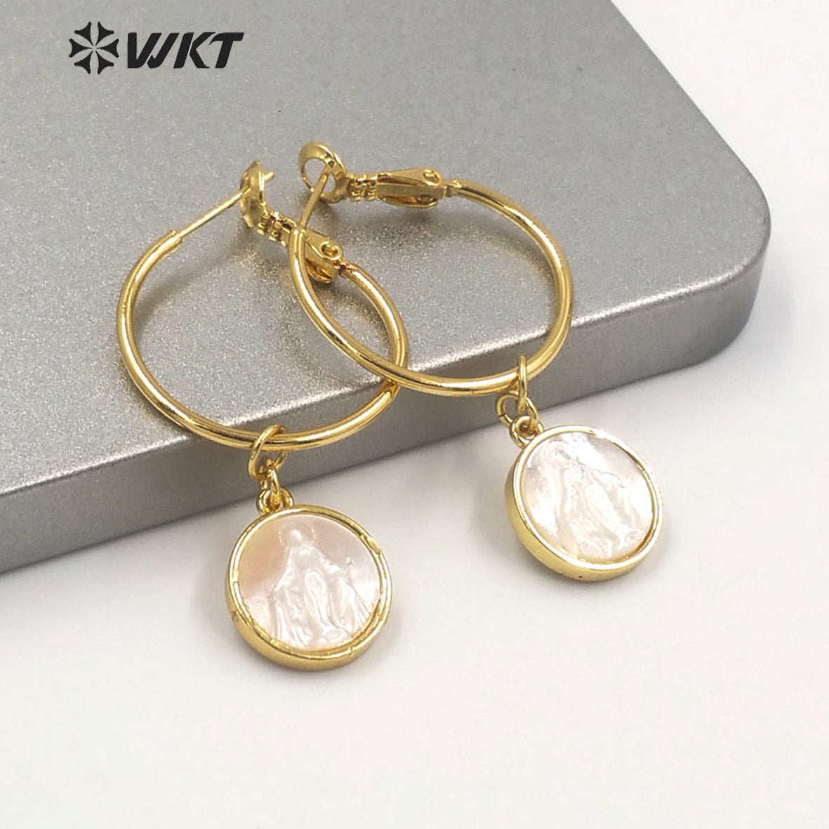 WT-MPE047 Amazing Fawshion Gold Religious Push Back Mary Pendant Earrings Women Big Round Clasp Earrings Virgin Shell Earrings