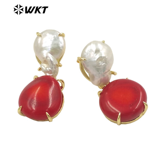 WT-MPE096 Wholesale Fashion Gold Plated Claw Setting Coral Pearl Earrings Women Trendy Boho Pearl Studs for Friend Gift