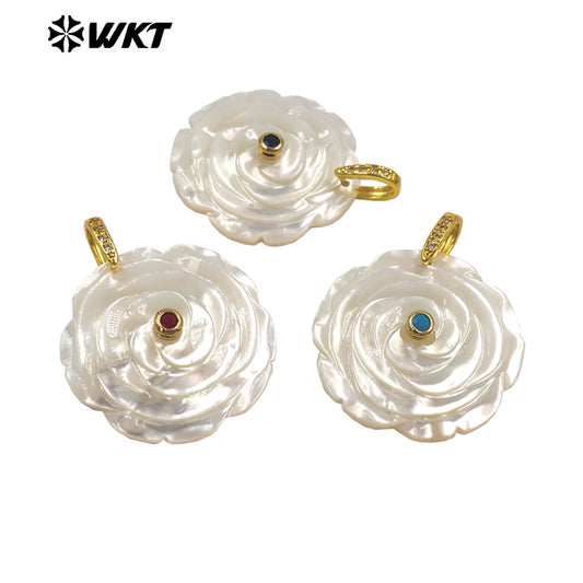 WT-JP474 High Quality Zircon Setting In Mother Of Pearl Hand Carved Flower Shape Gold Pendants As Necklace DIY Accessories