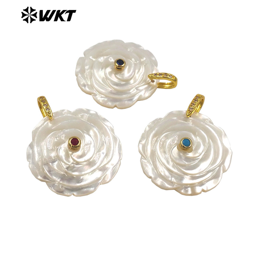 WT-JP474 High Quality Zircon Setting In Mother Of Pearl Hand Carved Flower Shape Gold Pendants As Necklace DIY Accessories