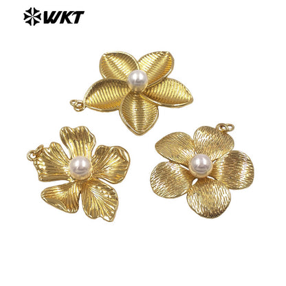 WT-P2077 Wonderful Gold Plated Brass And Artificial Pearl Metal Flowers Charm Pendant For Friend Present DIY Accessories