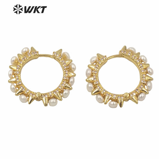 WT-ME076 WKT Unique Hot Gold Electroplated Freshwater Clasp Earrings Fashion Girl Trendy Punk Earrings with Rivet