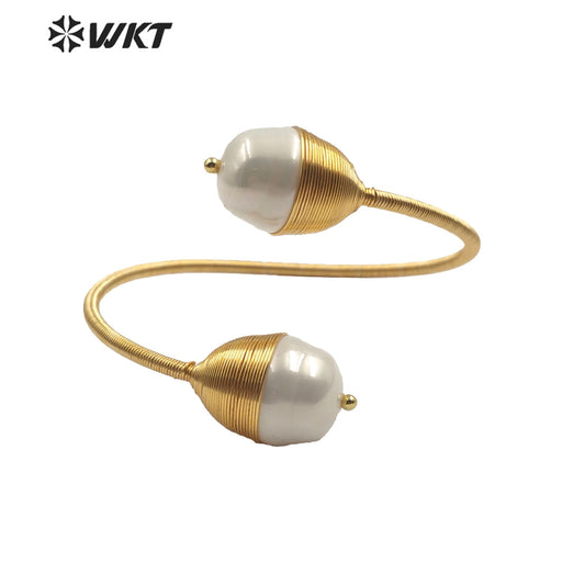 WT-B509 New Design Handmade Wire Wrapped Shell Bangle Gold Baroque Shape Adjustable Size Shell Pearl Bangle