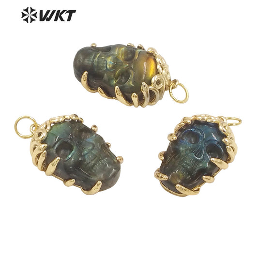 WT-P1957 Wholesale Fashion Gold Bezel Claw Setting Natural Hand Carving Holloween Gift Labradorite Skull Pendants