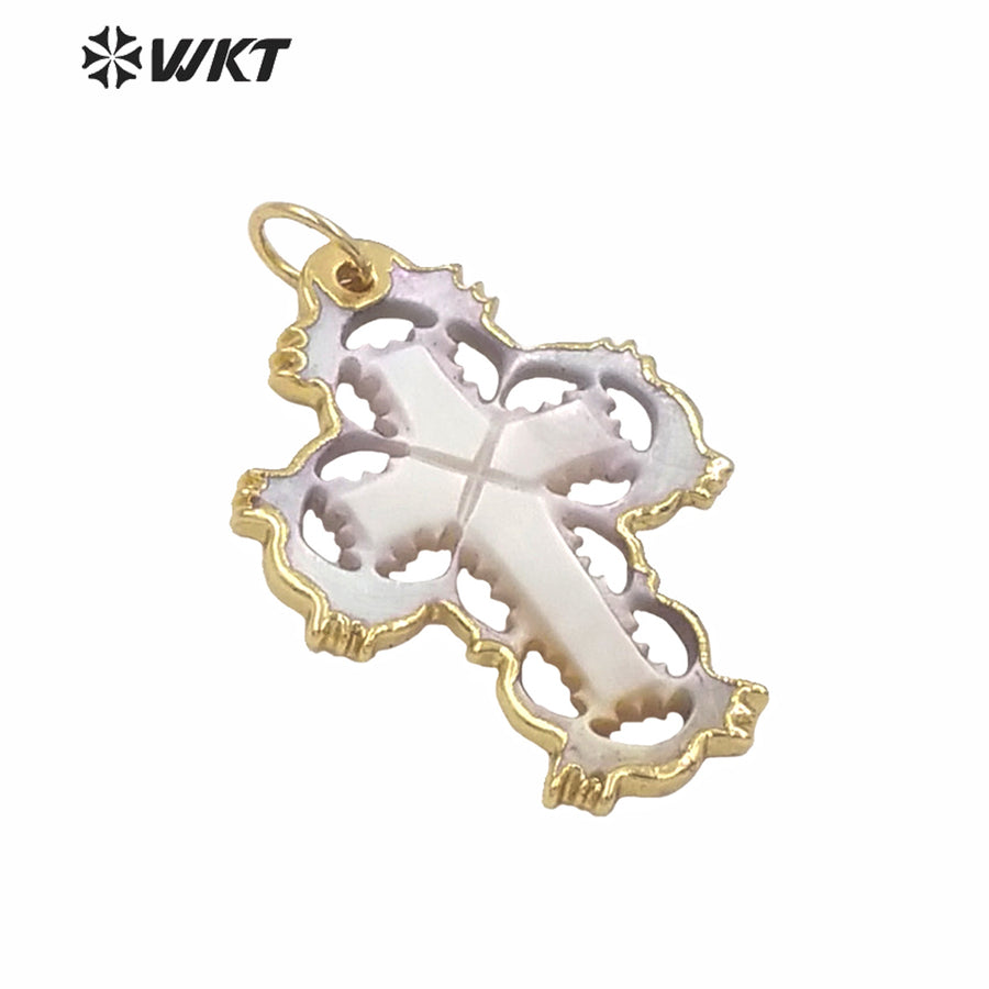 WT-JP231WKT High Quality Hand Make Carved Cross Shell Pendant Women Bohemian Natural Shell Cross Pendant for Necklace Design