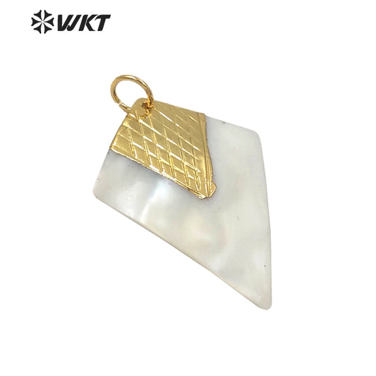 WT-JP227 Wholesale Gold White Shell Spear Shape Pendant Fashion Necklace Hand Make Carved Shell Arrowhead Pendants Boho Styles