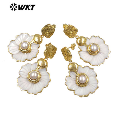 WT-MPE169 High Quality Natural White Shell And Pearl Gold Plated Flowers Shape Women Earrings As Causal Wearing Jewelry
