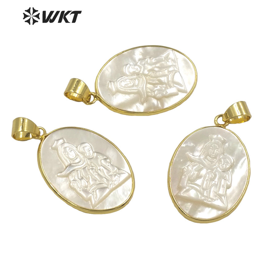WT-JP265 Newest Hand Carved White Mother of Pearl Shell Mother and Son Image Pendant Gold Bezel Oval Religious Jewelry Pendant