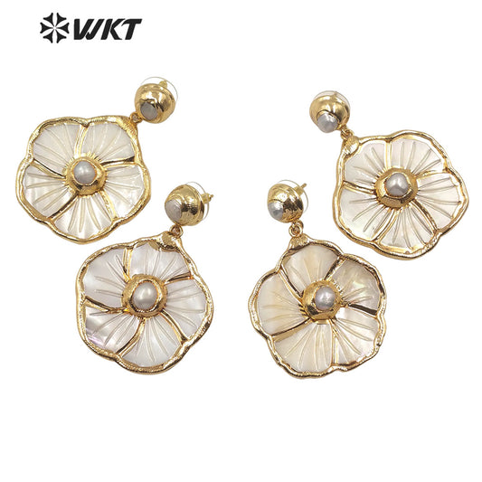 WT-E591 Wholesale Stylish White Flower Dangle Earring With Natural Pearl Charm Elegant Women Natural White Shell Earring