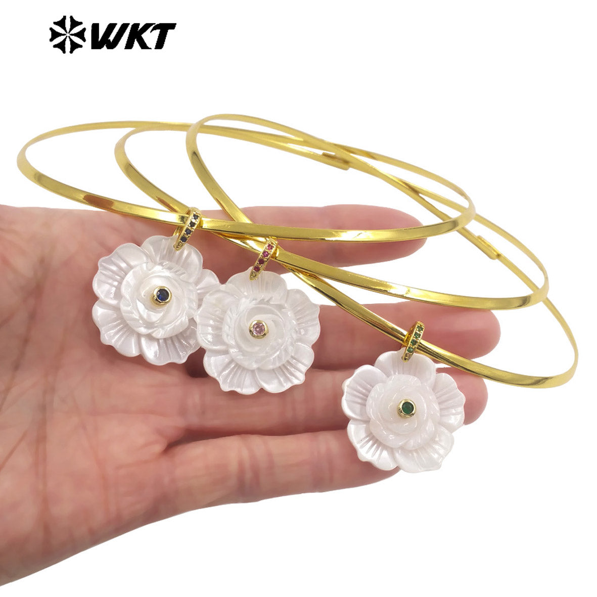 WT-JN382 Popular Design Gold Plated Natural Shell Zircon Flower Shape Pendant Chockers Necklace For Women Party Jewelry