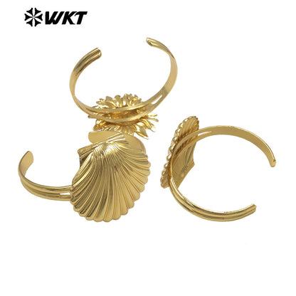 WT-B710 Trendy Lovely Gold Plated Yellow Brass Shell And Flower Shape Metal Bangle For Women Vacation Causal Accessory