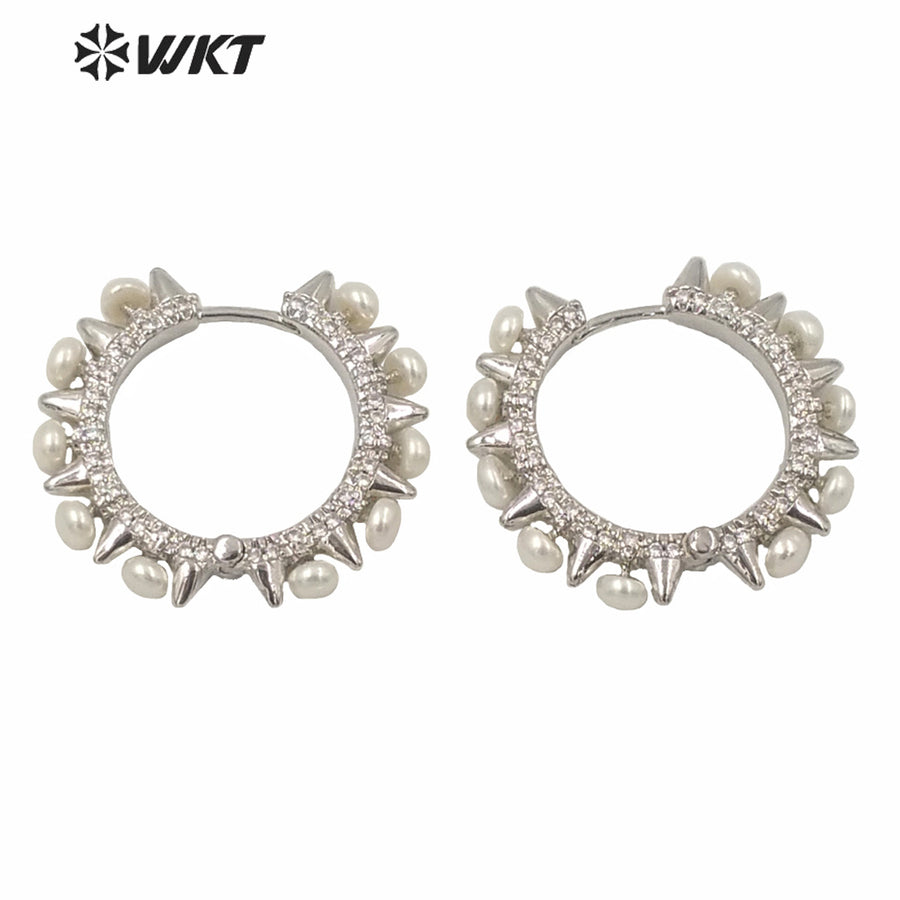 WT-ME076 WKT Unique Hot Gold Electroplated Freshwater Clasp Earrings Fashion Girl Trendy Punk Earrings with Rivet