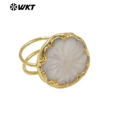 WT-MPR165 Romantic Style 18K Gold Plated Natural Shell Hand Carved Flower Shape Rings For Lady Daily Decorative Jewelry