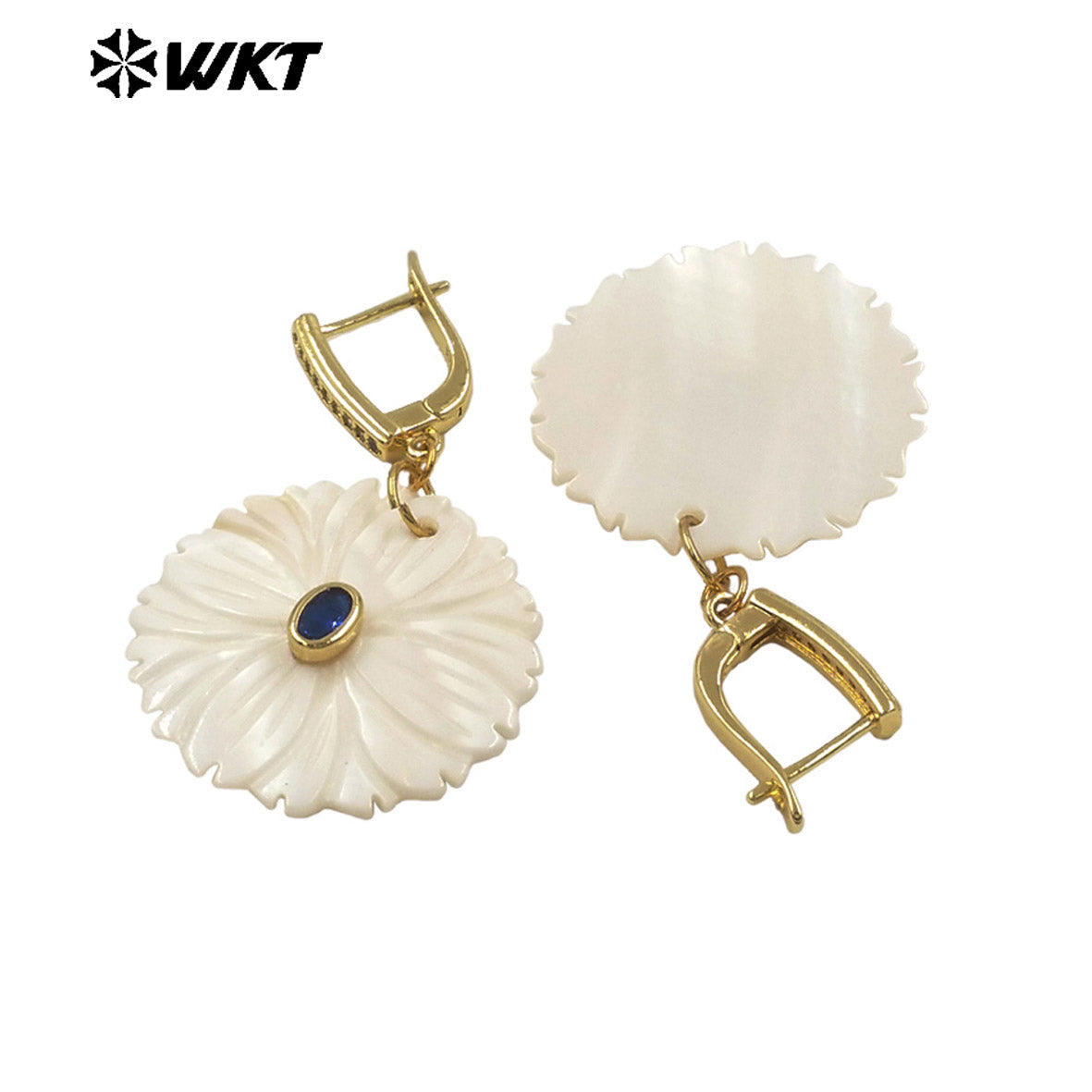 WT-MPE182 Minimalism Style Zircon Setting In Natural Shell Hand Carved Round Pendant Gold Earrings For Friends Jewelry