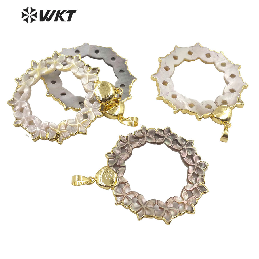 WT-JP187 Fashion Hand Carved Flower Shape Shell Pendant Gold Trim Round Natural Shell Flower Pendant for Necklace Design