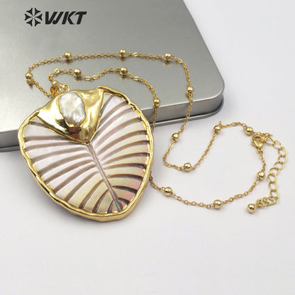 WT-JN060 Natural Color Leaf Shape and Grain Pearl Pendant with 18K Gold-plated Edges and Pearl-embellished Shell Necklace