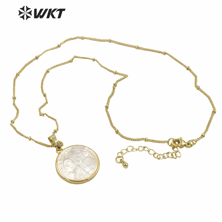 WT-JN127 Wholesale 22mm Round Mother of Pearl Christian Jesus Cross Necklace Women Fashion White Shell Religious Necklace