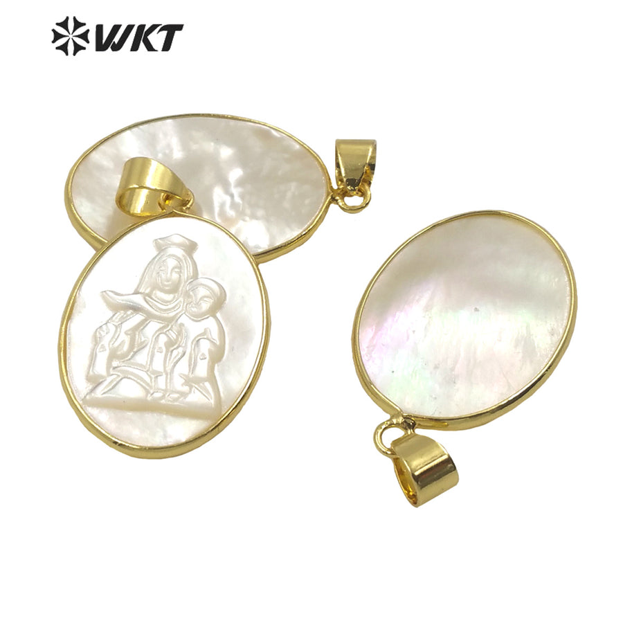 WT-JP265 Newest Hand Carved White Mother of Pearl Shell Mother and Son Image Pendant Gold Bezel Oval Religious Jewelry Pendant