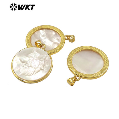 WT-JP430 Simple Design Handmade Carved Wolf Pattern Gold Electroplated Round Mop Pendant For Jewelry Necklace Making
