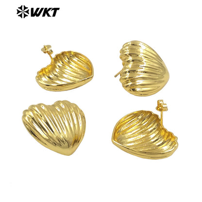 WT-E771 Wholesale Beautiful and Delicate Natural Yellow Brass Heart-Shaped Shell Earrings for Girls As Daily Decorative Jewelry
