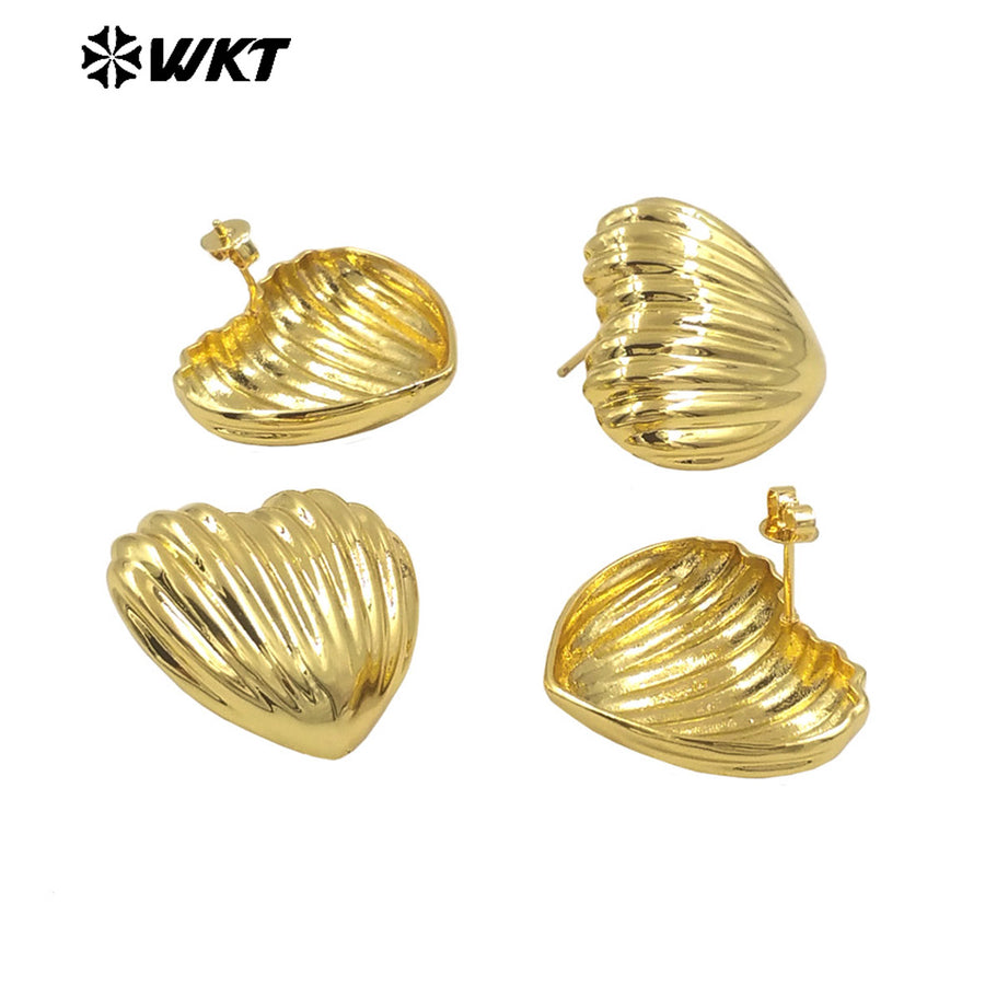 WT-E771 Wholesale Beautiful and Delicate Natural Yellow Brass Heart-Shaped Shell Earrings for Girls As Daily Decorative Jewelry