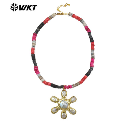 WT-JN402 Gorgeous Stone Beads Splicing Chain With Gold Plated Natural Freshwater Pearl Flower Pendant Necklace As Friend Gift
