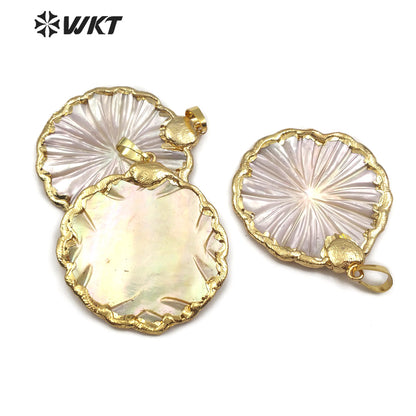 WT-JP097 Jewelry Boho Gift White Shell Jewelry Carved Sea Shell With Gold Bezel Floral Shape Pendant for Shell Pendant