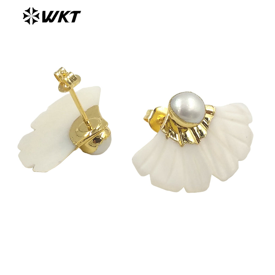 WT-MPE094 WKT Latest Korean Style Pearl Natural White Shell Fan Design Gold Plated Earrings for Women Commuter Accessories