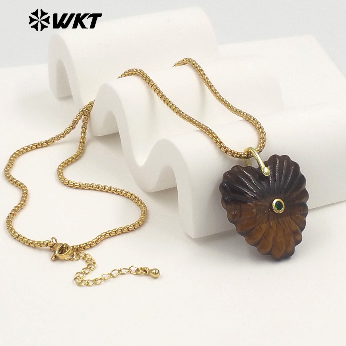 WT-N1524 Romantic Design Gold Chain And Various Natural Gemstones Carved Heart Shape Pendant Necklaces As Valentines’s Day Gift