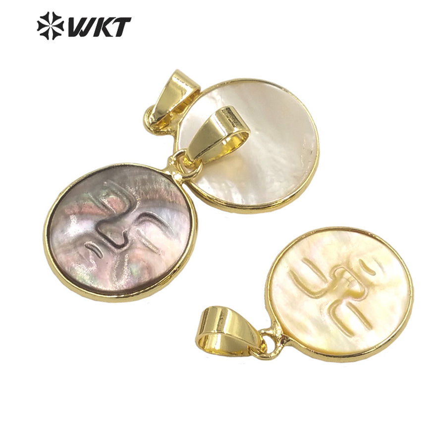 WT-JP297 French Vintage Charming Trumpet Shell Pendant Carved Sleeping Face Round Pendant Female Jewelry Natural Shell Pendant