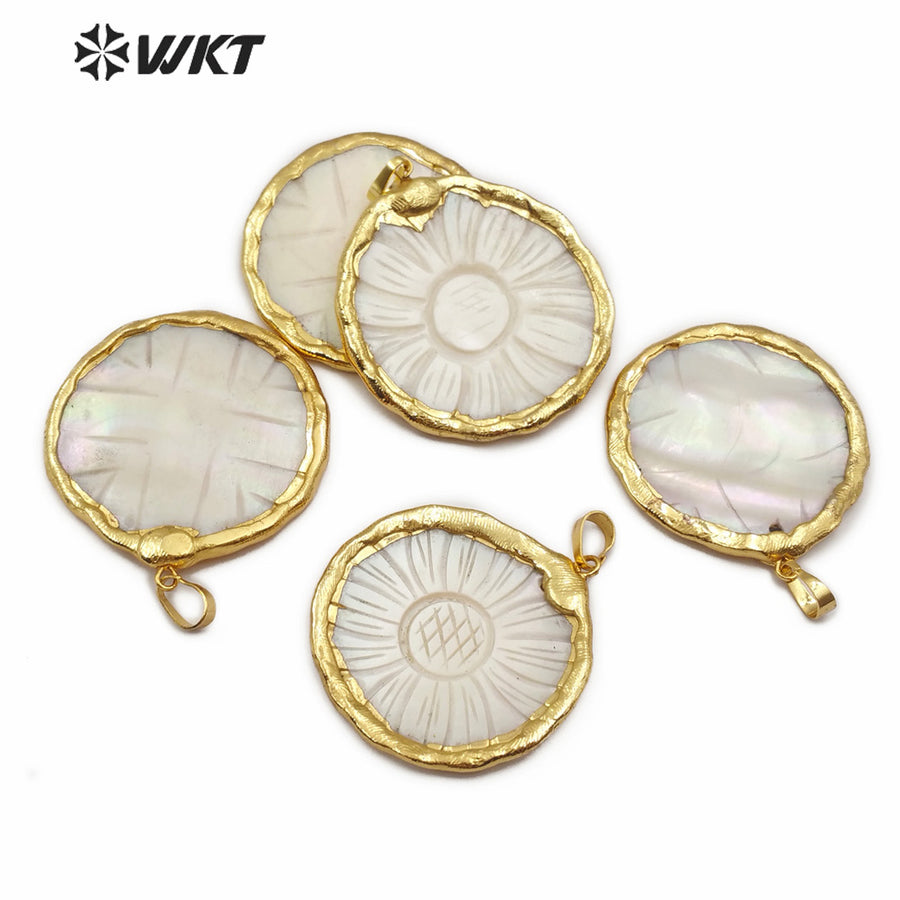 WT-JP154 WKT Jewelry Natural Shell Pendant Flowers Shape Gold Bezel Circular Pendant Women Fashion Necklace Pendant Jewelry