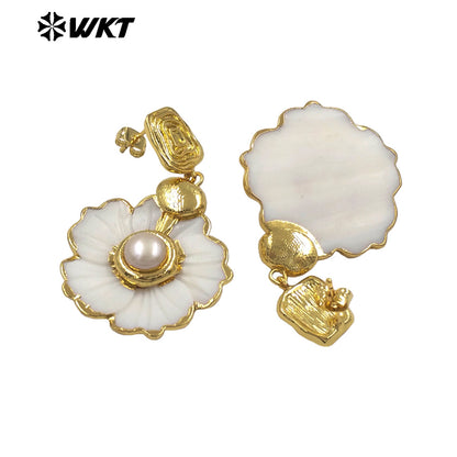 WT-MPE169 High Quality Natural White Shell And Pearl Gold Plated Flowers Shape Women Earrings As Causal Wearing Jewelry
