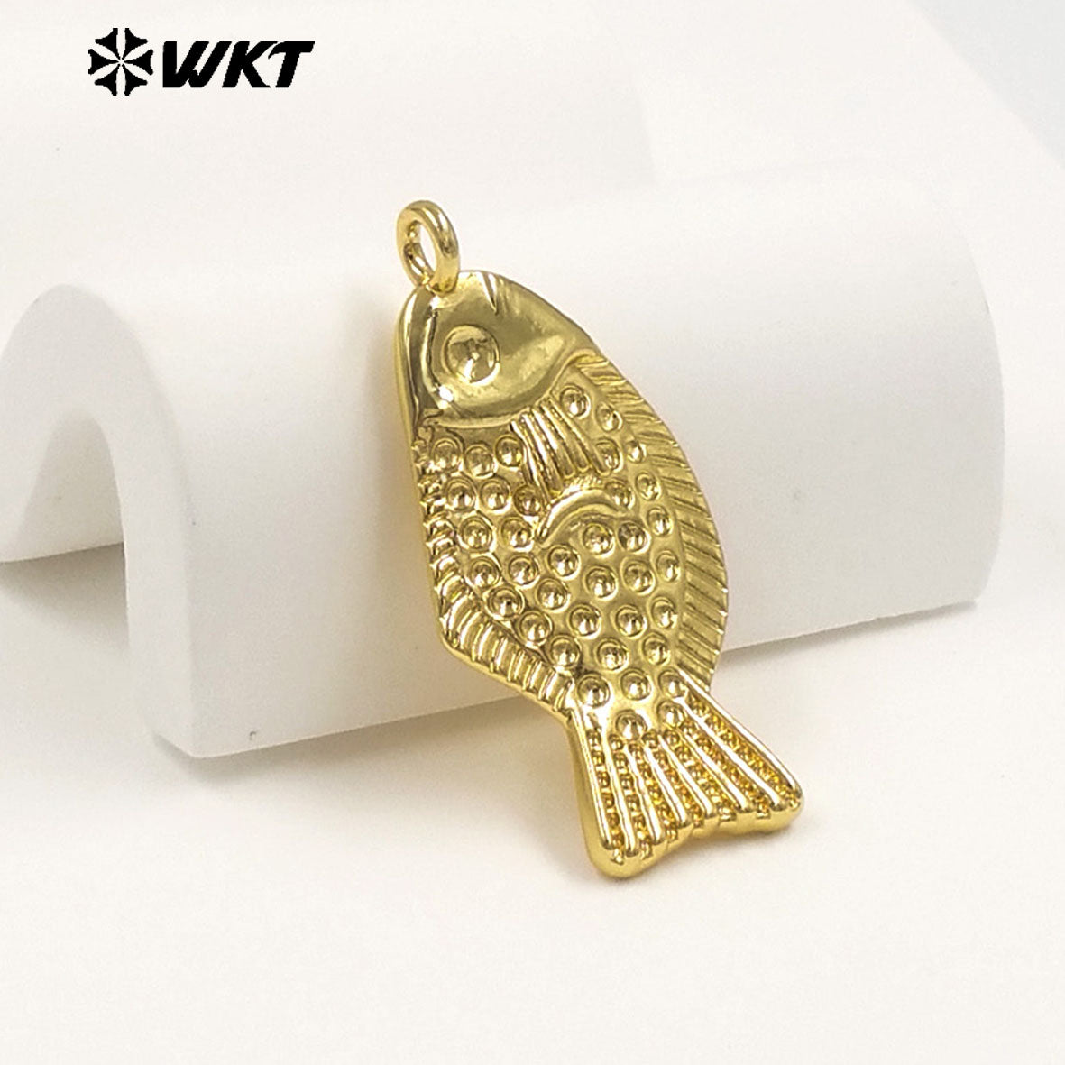 WT-P2115 High Quality 18K Gold Electroplated Yellow Brass Fish Metal Pendant For Handmade Necklace Decorative Findings