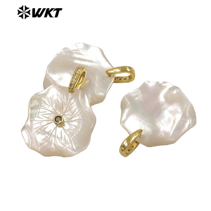WT-JP524 Unique Fashionable Zircon And Irregular Mother Of Pearl Gold Charms Flower Pendants As Women Necklace Decoration