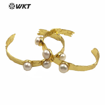 WT-MPB004 Amazing Unique Triple Pearl in Middle Women Gold Electroplated White Pearl Bangle Women Pearl Gift Bangle