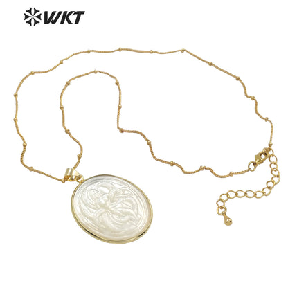 WT-JN144 Fashion Gold Plated the Beauty Girl Handmade Carve Big Mother of Pearl Pendant Necklace Gold Bezel White Shell Necklace