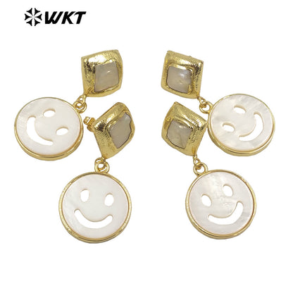 WT-MPE069 Cute Fashion Smiley Shell Dangle Earrings Micro Pave Earring for Women Gifts Charming Shell Earrings