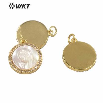 WT-MP165 Wholesale Hand Make Carved Mother of Pearl White Shell Beauty Girl Pendant Gold Round Tiny Charm the Beauty Pendant