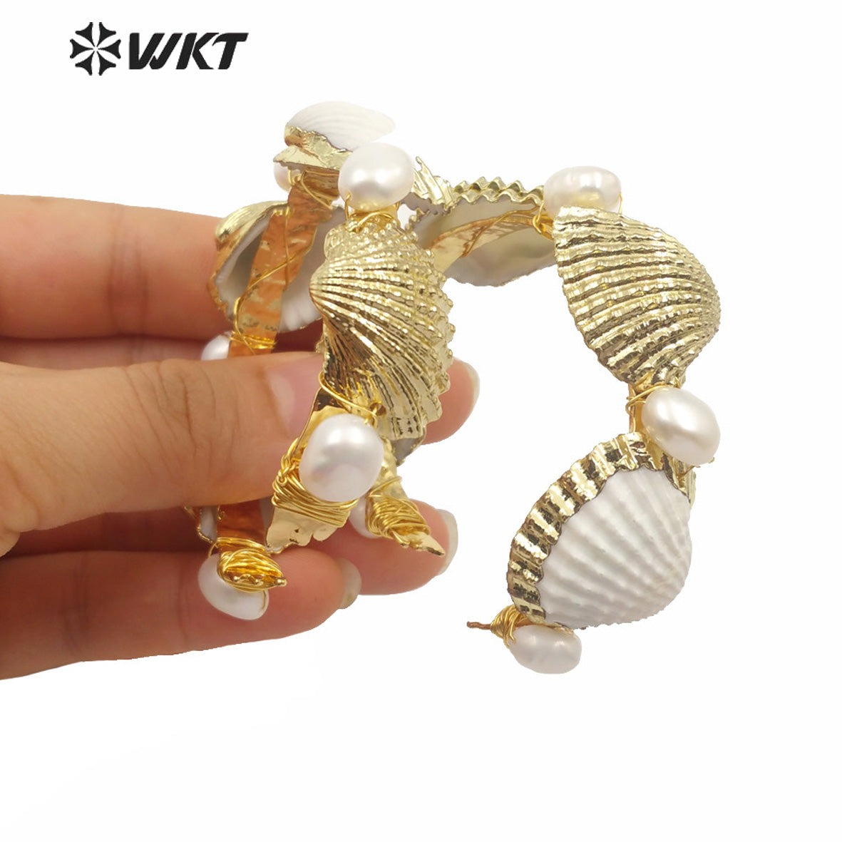 WT-MPB025 WKT Newest Gold Electroplated Natural Scallop Shell Cuff Bangle Amazing Gold Hand Make Wire Wrapped Shell Bangle