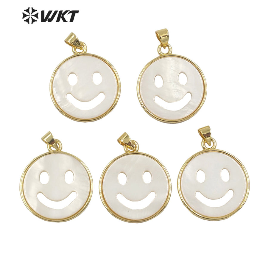 WT-JP288 WKT Dainty Small Smile Medal Pendant Natural Mother Pearl Round Face Pendant Necklace Fashion Jewelry for Girl