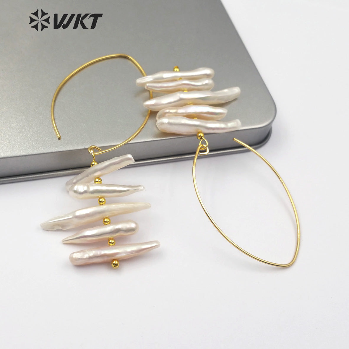 WT-E520 Elegant and Stylish Design Jewelry Earrings Natural Pearl Statement Earring 5 Irregular Strips of Pearls Earring