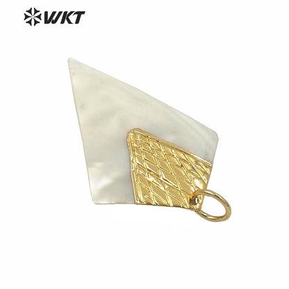 WT-JP227 Wholesale Gold White Shell Spear Shape Pendant Fashion Necklace Hand Make Carved Shell Arrowhead Pendants Boho Styles