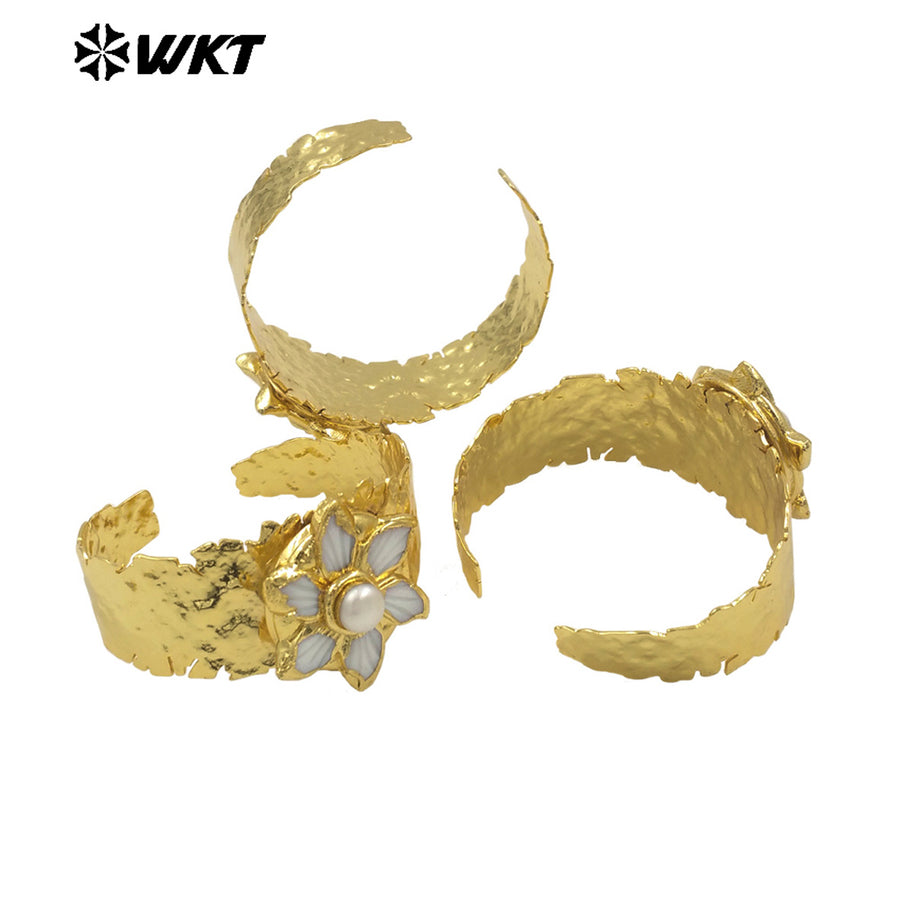 MPB125 Resist Tarnishale Gold Plated Bracelet Adjustable Size Natural Round Pearl Carved Shell Flower Bangle Women Style